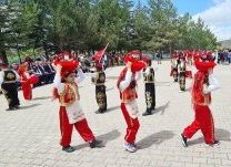 Çayıralan ilçesinde düzenlenen ‘7 bölge 7 renk halk oyunları şenliği'