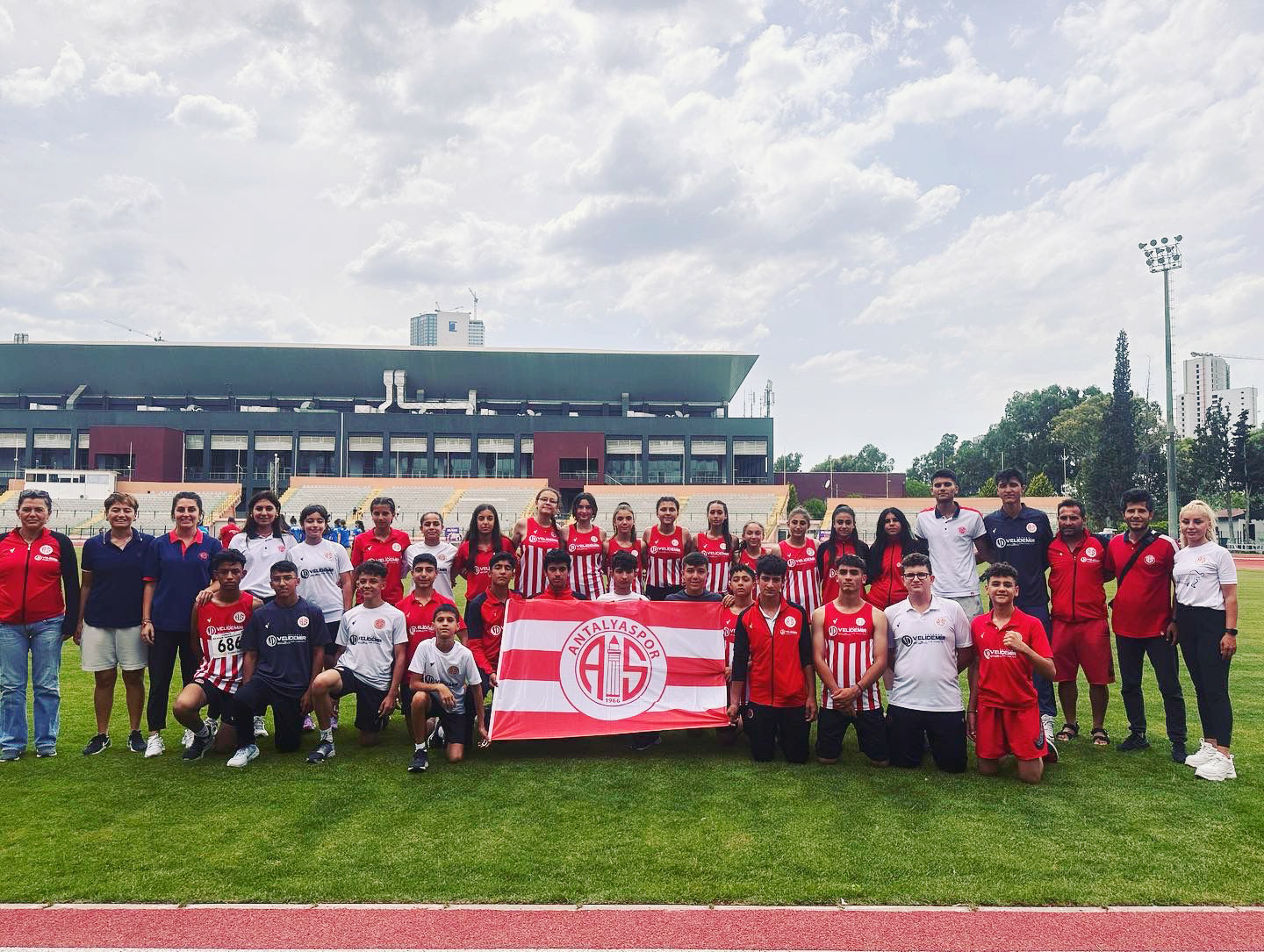 İzmir’in ev sahipliğinde gerçekleştirilen kulüpler Atletizm müsabakalarında Antalyaspor adına yarışmalara