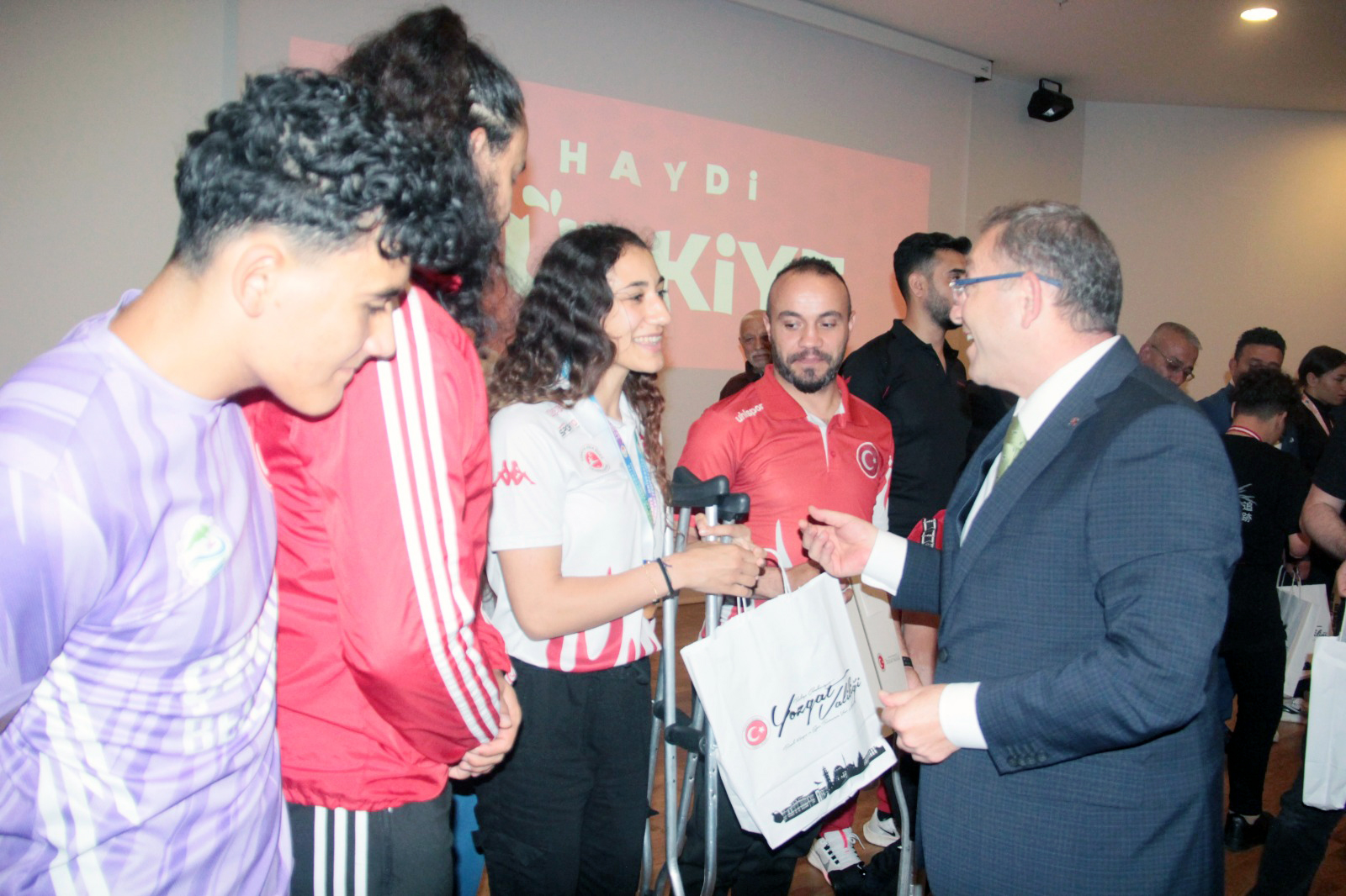 Yozgat’ta sportif faaliyetlerde başarı gösteren sporculara ‘Yılın Enleri’ ödülü verildi.