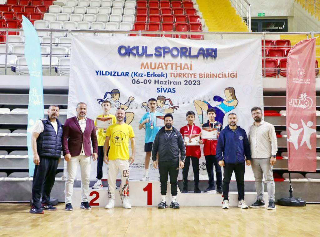 Sivas’ın ev sahipliğinde okul sporları kapsamında düzenlenen Muaythai Türkiye Şampiyonasına