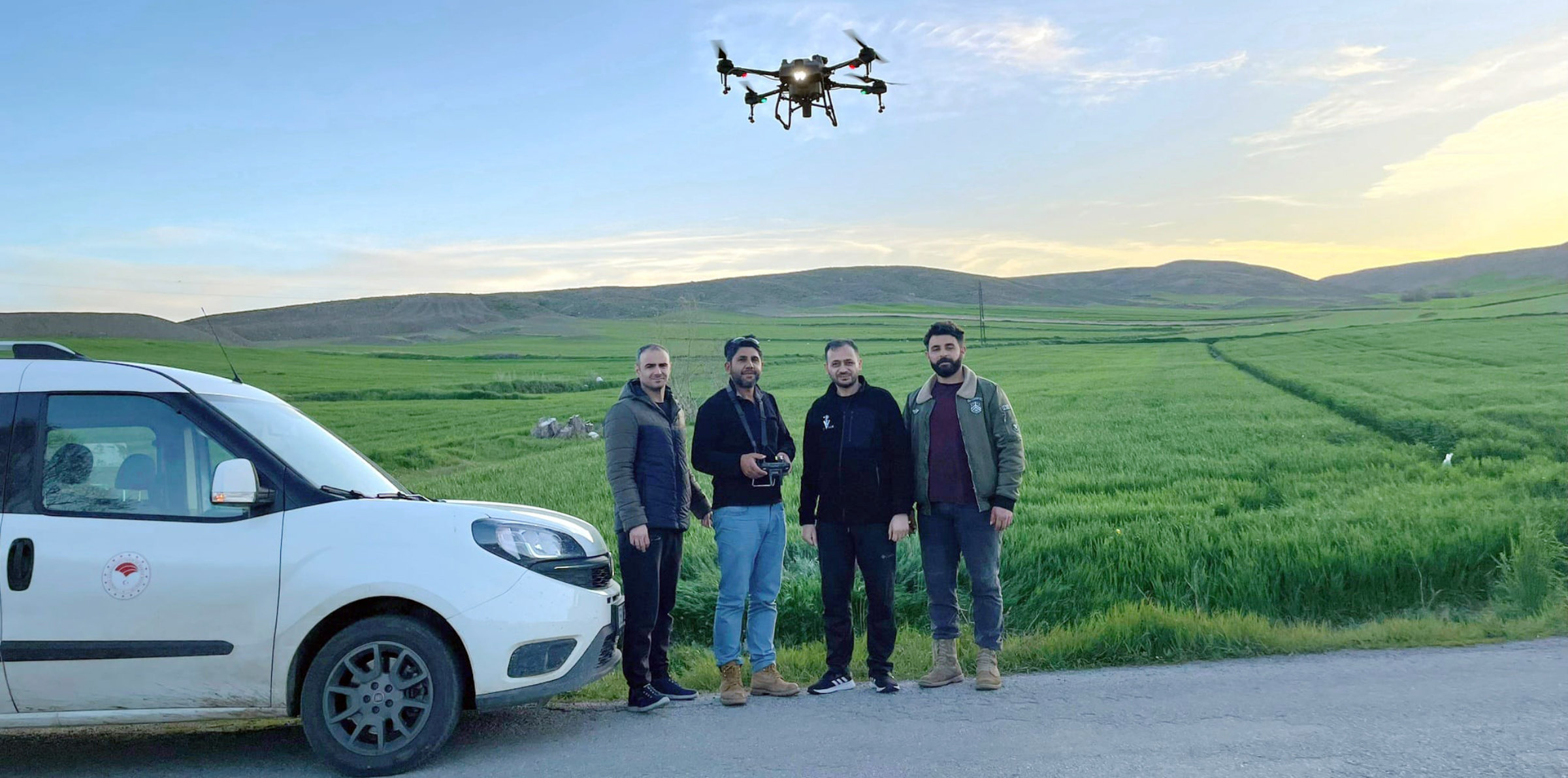 Tarımsal üretimin en zorlu uygulamalarından olan zirai ilaçlamada drone kullanımı
