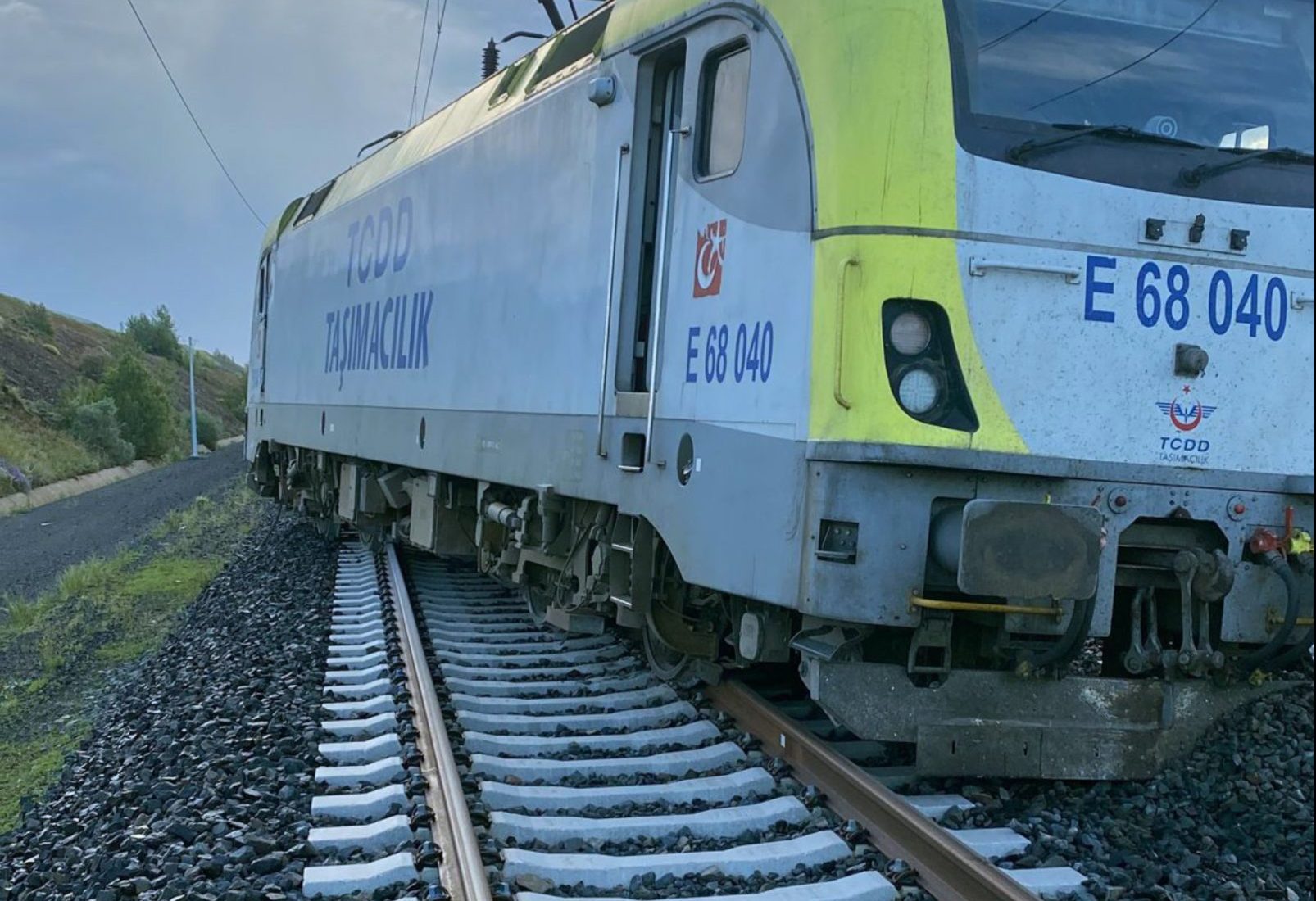 Geçtiğimiz gün YHT hattında kılavuz lokomotifin raydan çıkması sonucunda CHP