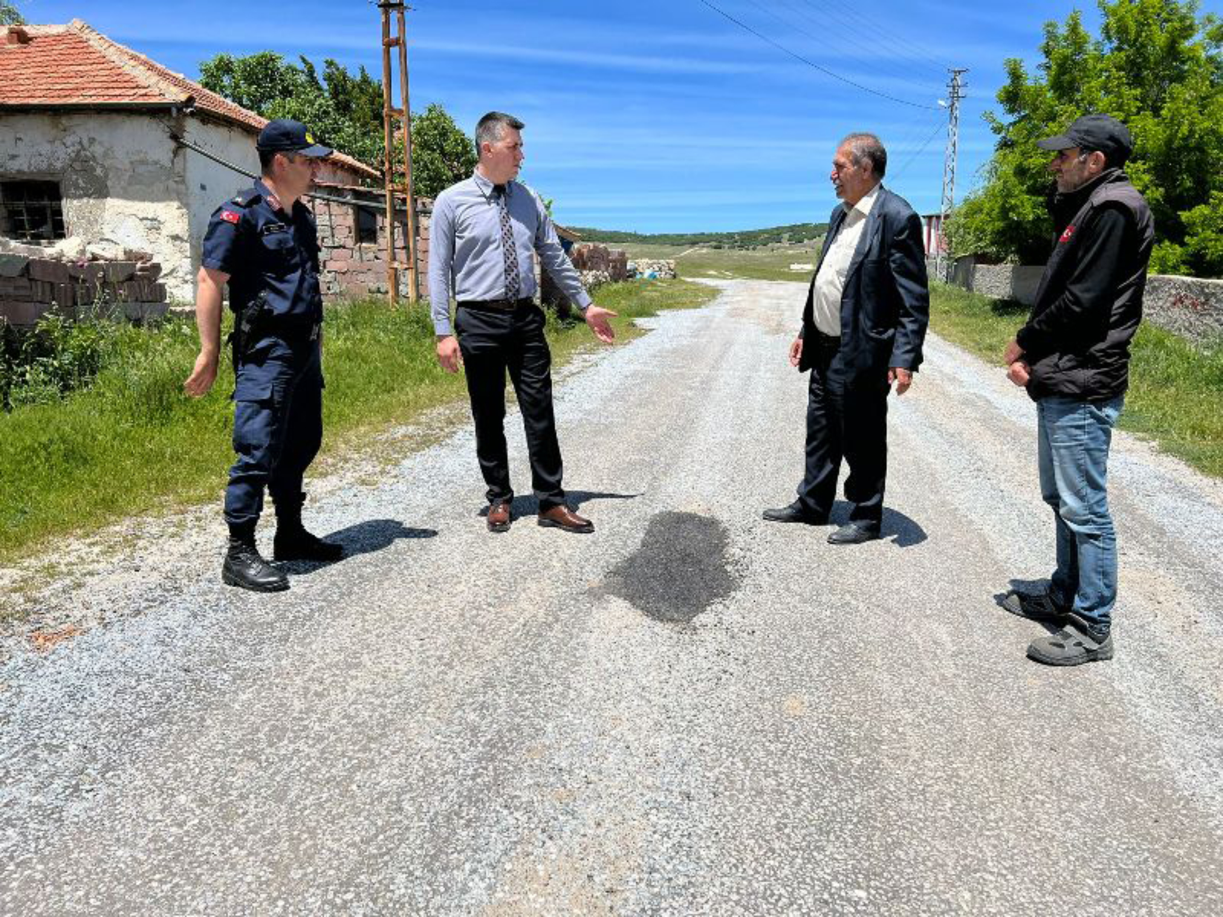 Sarıkaya ilçesinde köy yollarında yenileme ve iyileştirme çalışmaları hız kesmeden