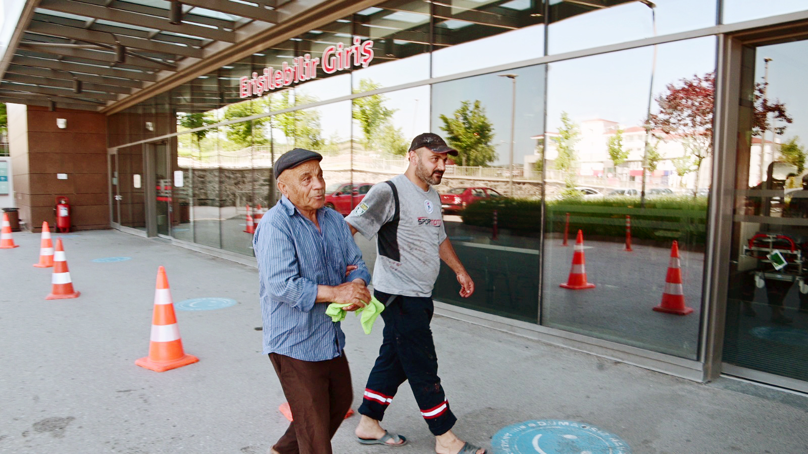Yozgat’ta vatandaşlar Kurban Bayramı’nın ilk gününde bayram namazı sonrasında aldıkları