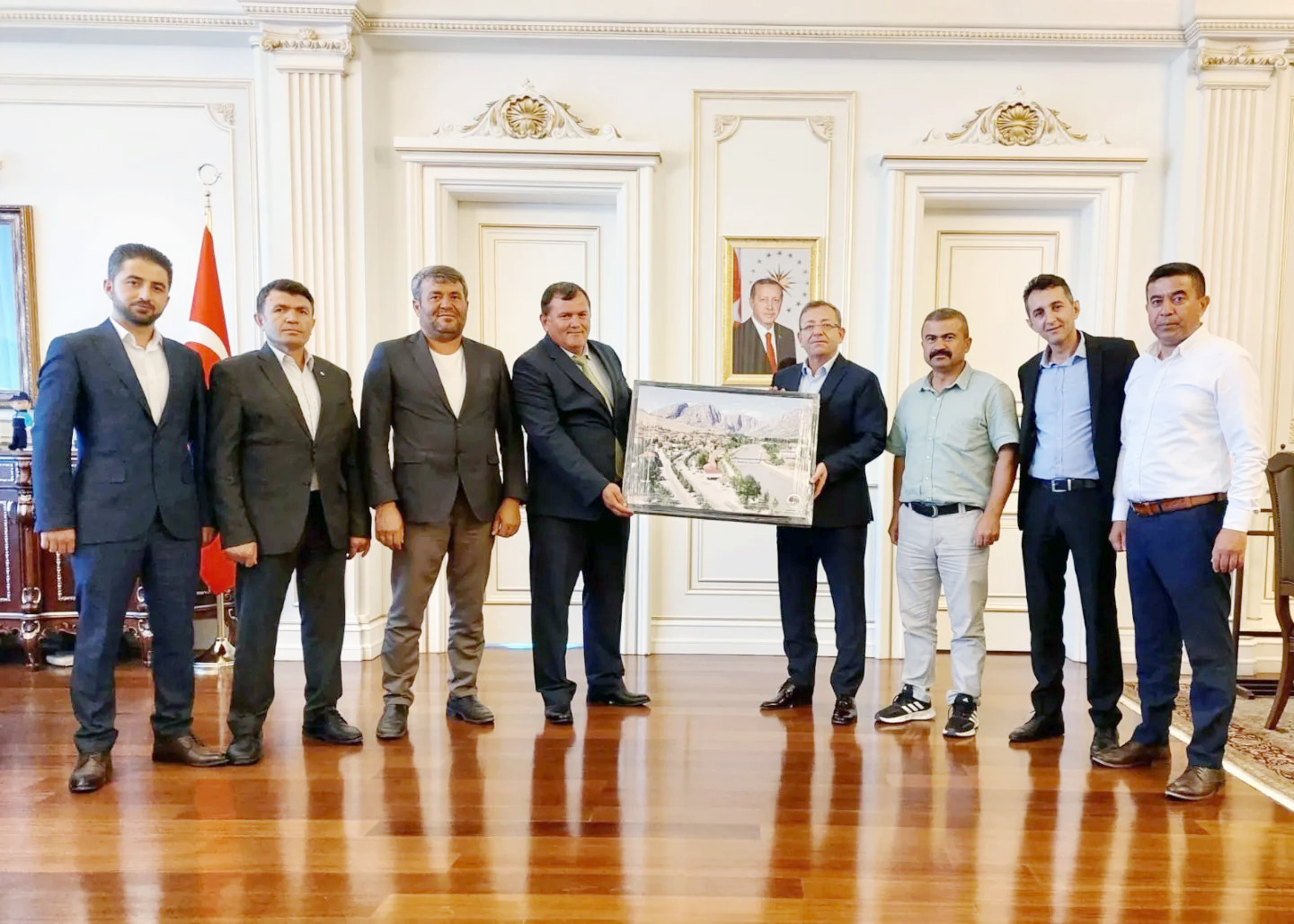 Genç Kazankayalılar Derneği Yönetimi Yozgat Valisi Ziya Polat’ı ziyaret ederek