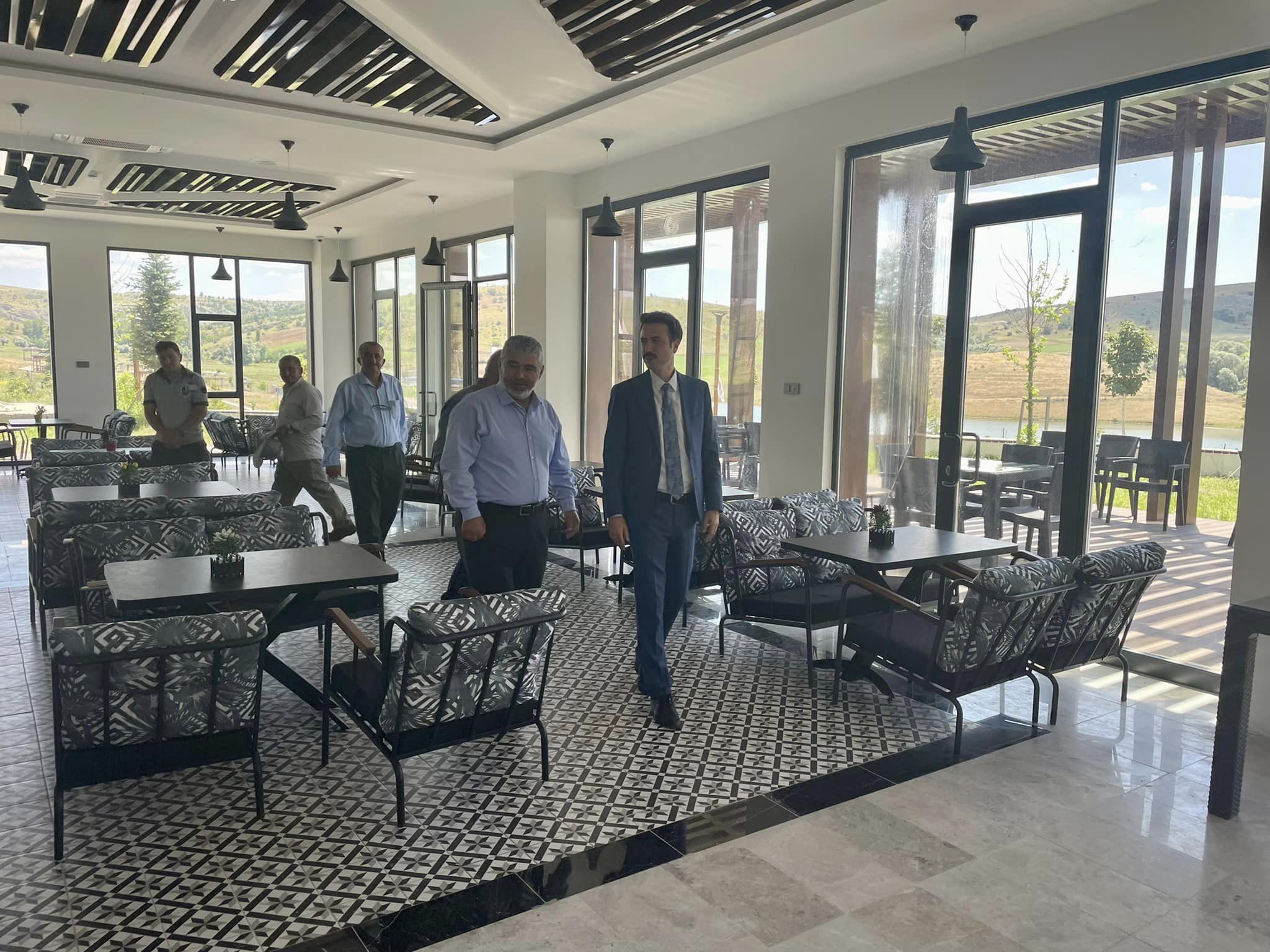 Saraykent Kaymakamı Ali Açıkgöz ve Belediye Başkanı Ahmet Öçal, Millet