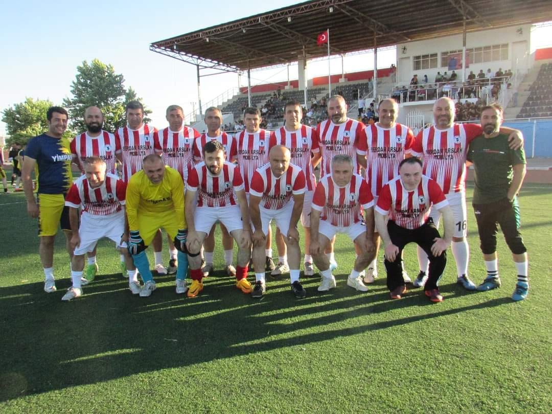 Adana'nın Kozan ilçesinde meydana gelen trafik kazasında yaralanarak kaldırıldığı hastanede