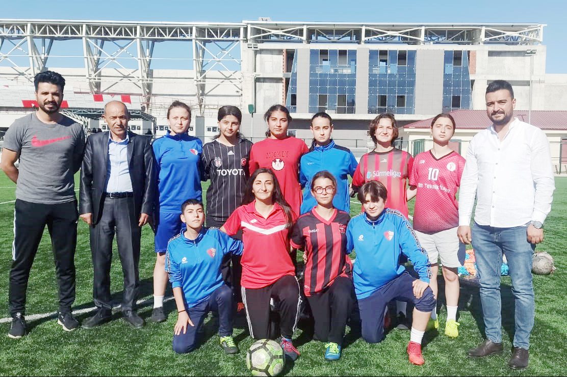 Yeniden Refah Partisi Yozgat Merkez İlçe Başkanı Salih Suntay, beraberinde