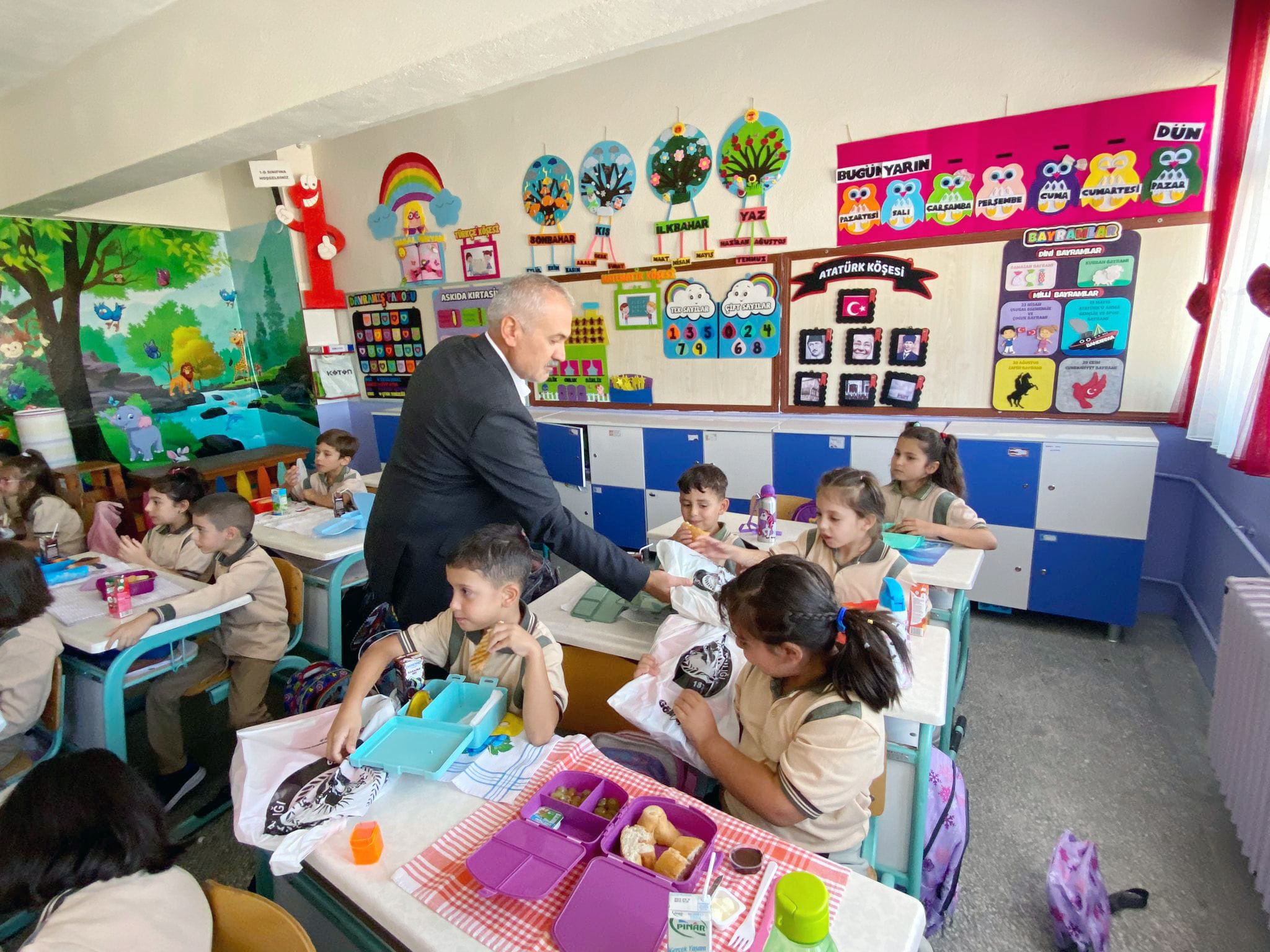 Bogazlıyan Belediye Başkanı Gökhan Coşar, yeni eğitim öğretim yılının başlamasıyla