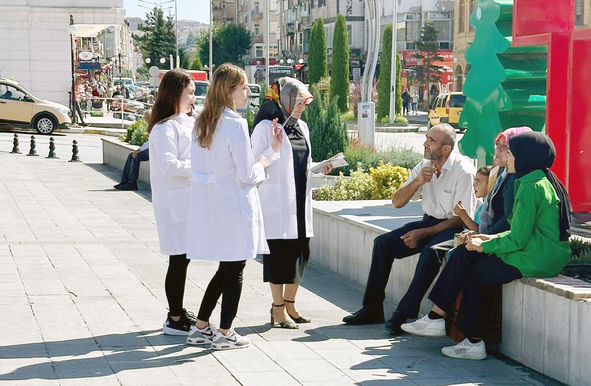 Yozgat İl Sağlık Müdürlüğü, Dünya İntiharı Önleme Günü'nde Cumhuriyet Alanında