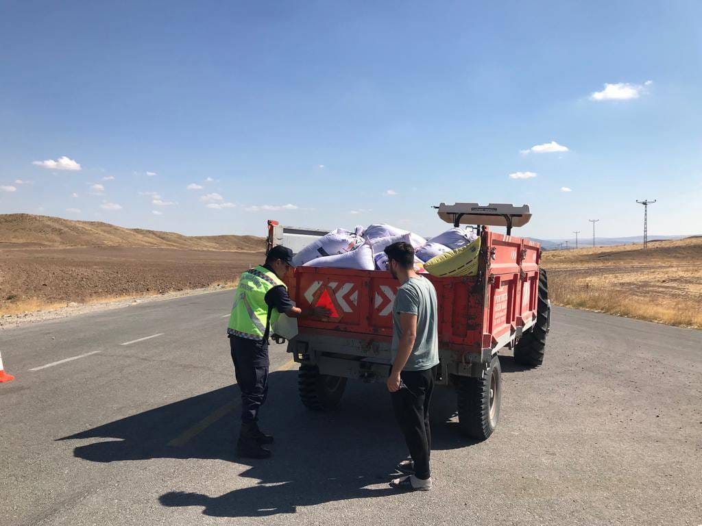 Yozgat İl Jandarma Komutanlığı, "Reflektör Tak Görünür Ol" projesi kapsamında