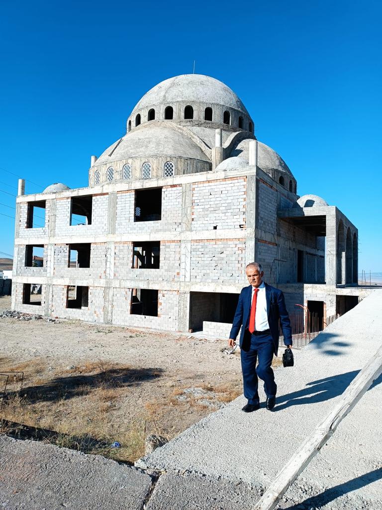 Yozgat’ın ilk Organize Sanayi Bölgesi’nde yapımı devam eden cami inşaatında