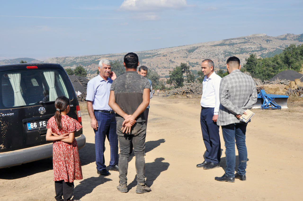 Çekerek ilçesine bağlı Fakıdağ Köyünde Mevsimlik işçi olarak mangal kömürü