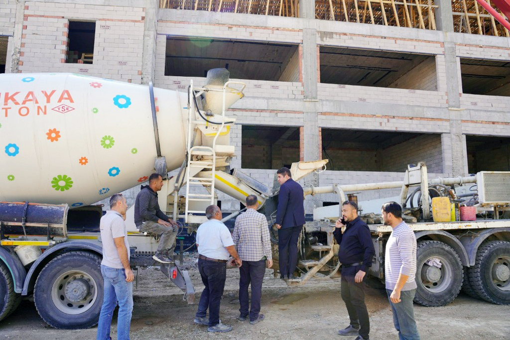 Sarıkaya Kaymakamı Ahmet Nuri Demir, ilçede yapımı devam eden 24