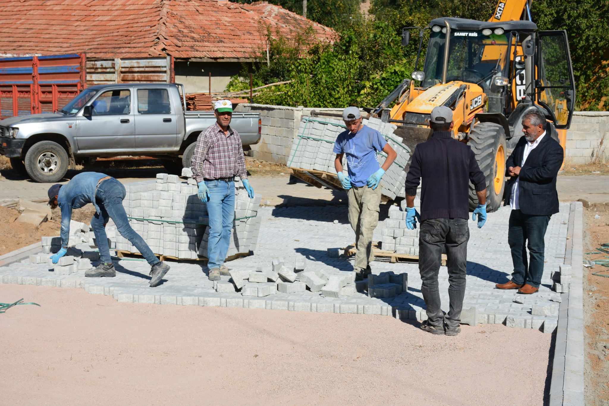 Saraykent Belediyesi, şehirdeki altyapıyı güçlendirmek ve ulaşımı kolaylaştırmak amacıyla kilitli