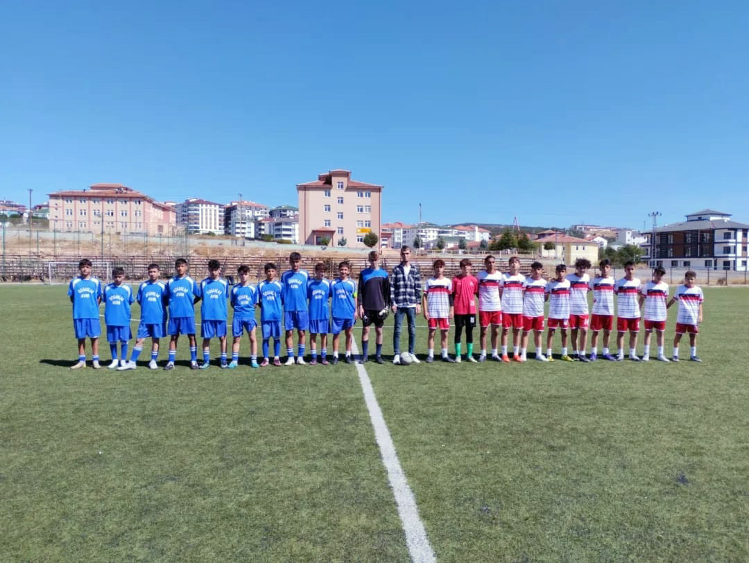 Akdağmadeni Gücüspor Kulübü, ‘Yozgat'ta dostluk gelişecek’ sloganıyla düzenlediği dostluk müsabakalarına