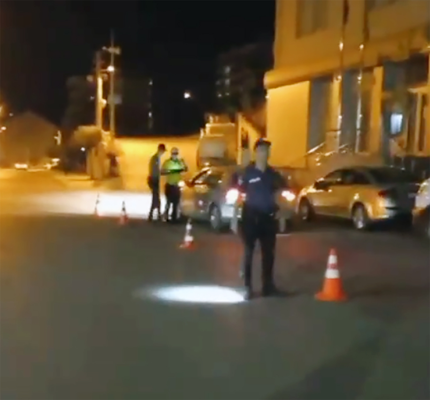 Akdağmadeni İlçesinde Emniyet ekipleri vatandaşların huzur ve güvenliği için denetimlerini