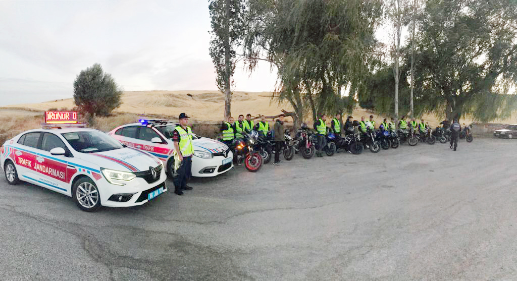 Yozgat İl Jandarma Komutanlığı Trafik Jandarması tarafından Reflektif Yelek Giy-Görünür