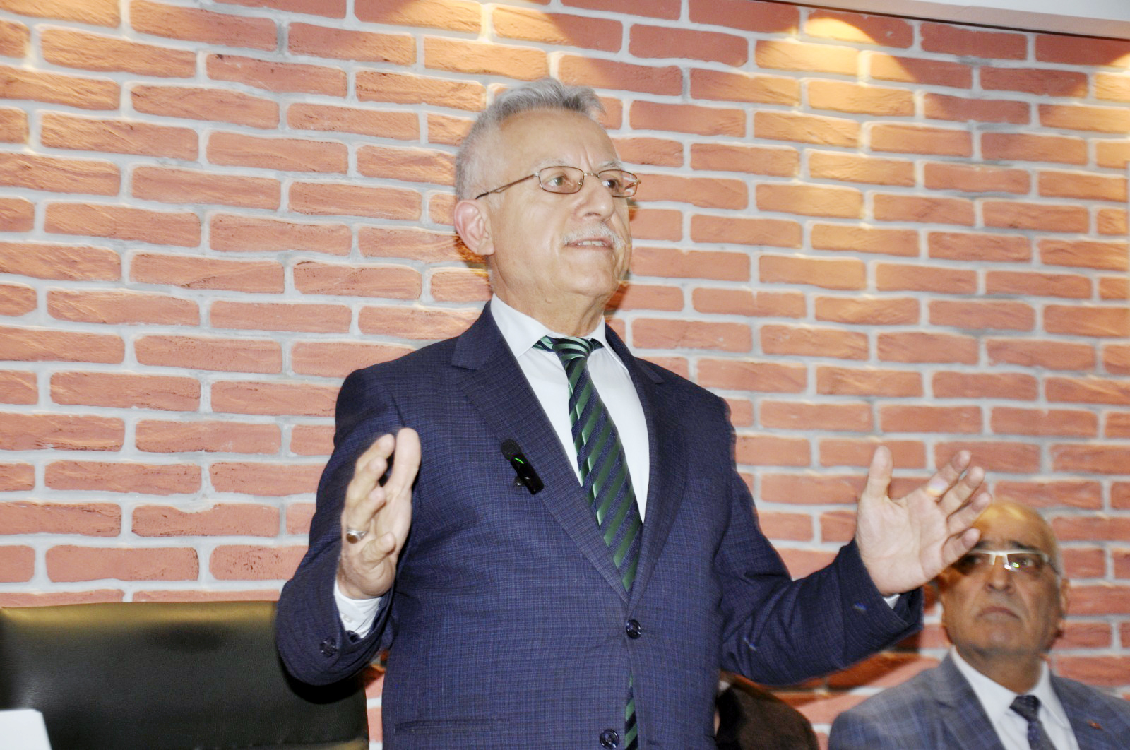 Yozgat Eski Belediye Başkanı Kazım Arslan, düzenlediği basın toplantısında, önümüzdeki