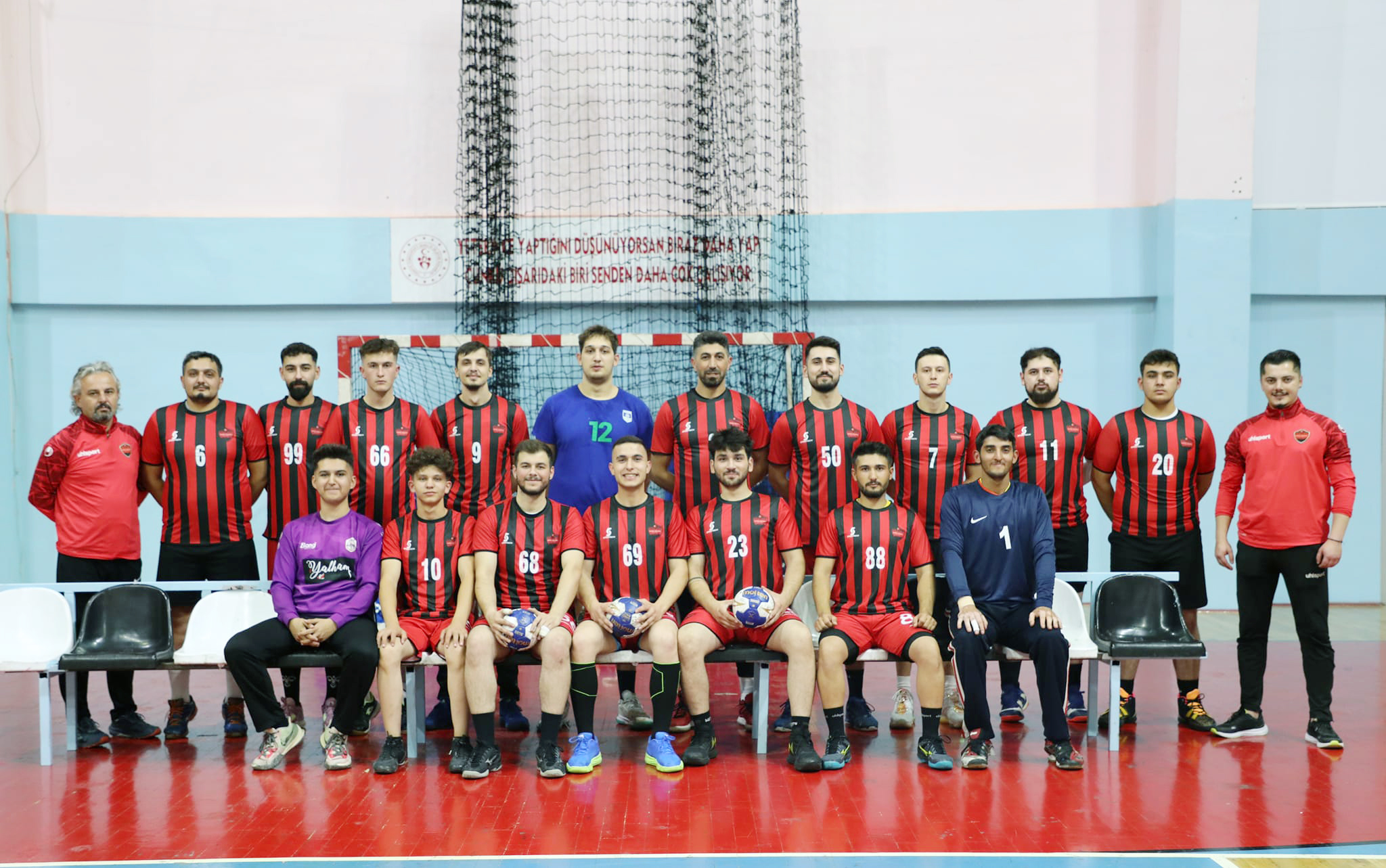 Hentbol Erkekler Birinci Ligi A Grubunda mücadele eden Yozgat Belediyesi