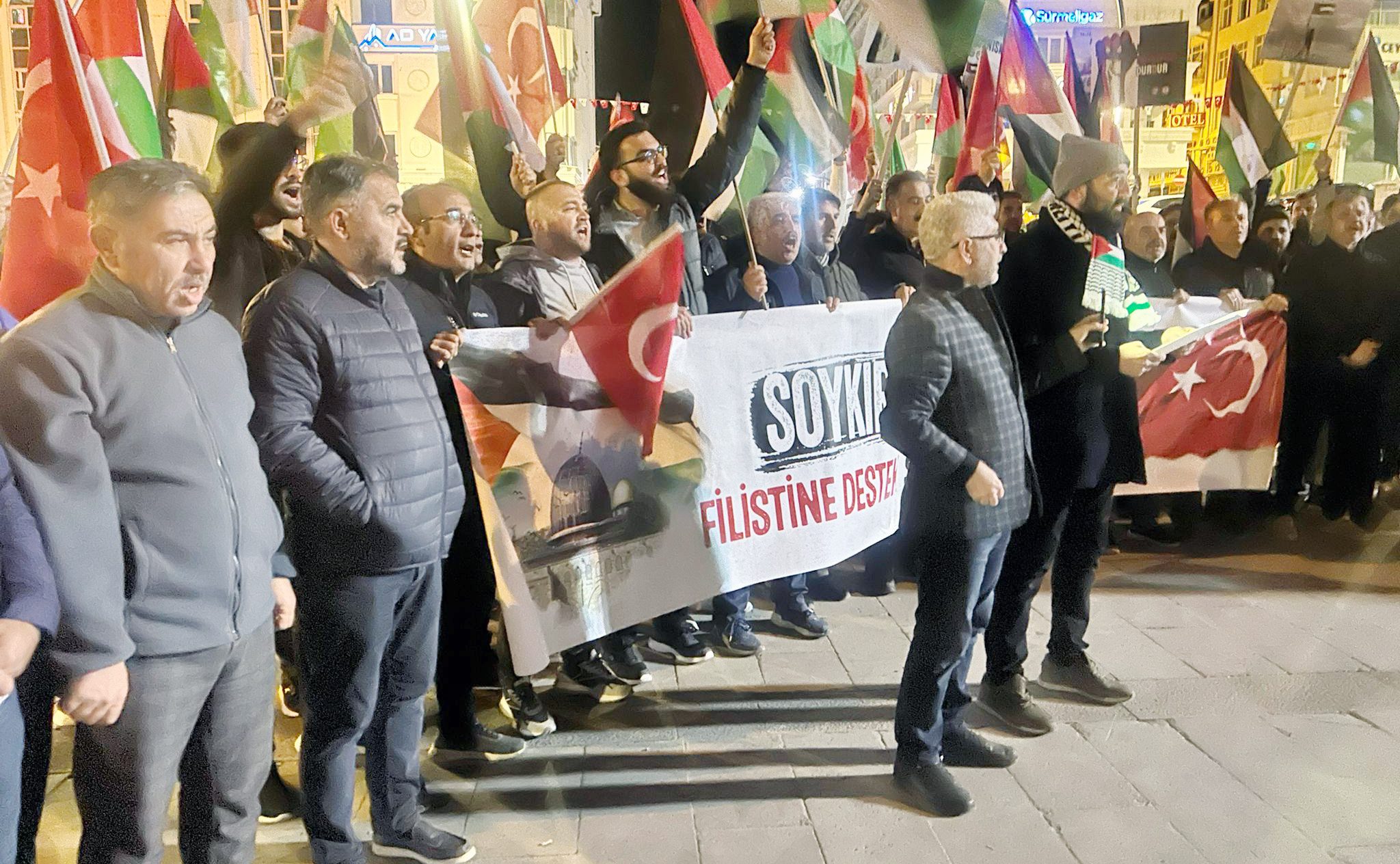 Yozgat’ta, İsrail’in abluka altındaki Gazze’de el-Ehli Baptist Hastanesi’ni bombalamasının ardından