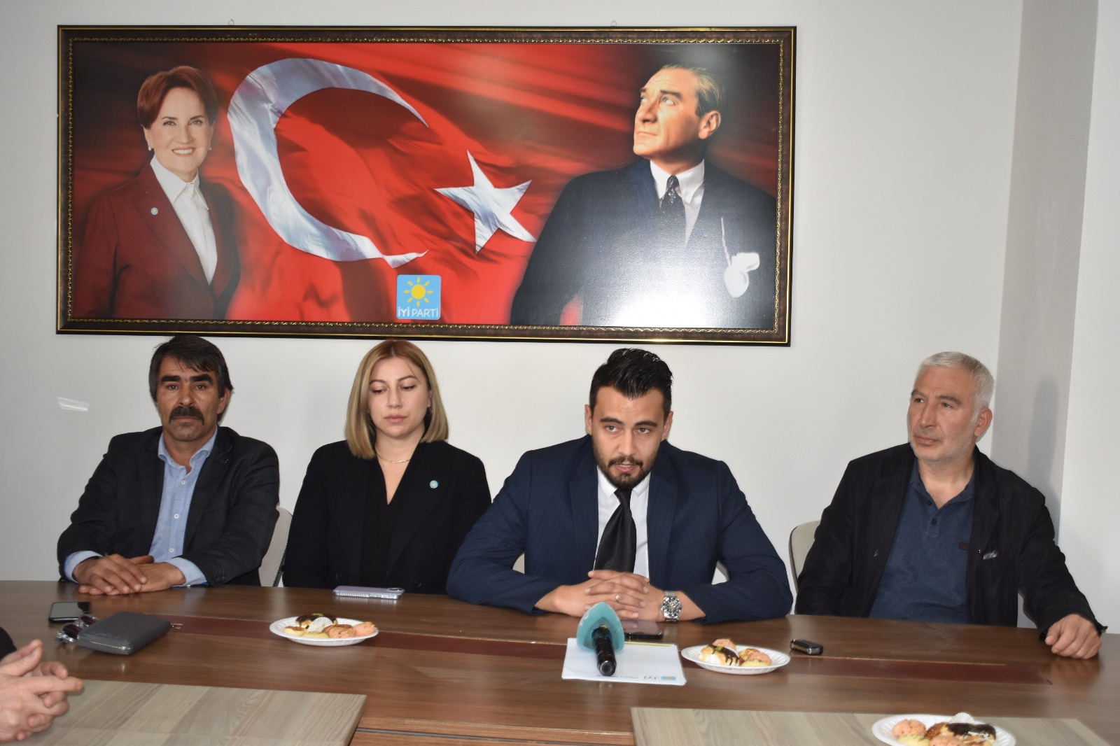 İYİ Parti Yozgat İl Teşkilatı, gözaltına alınan gazetecilere destek için