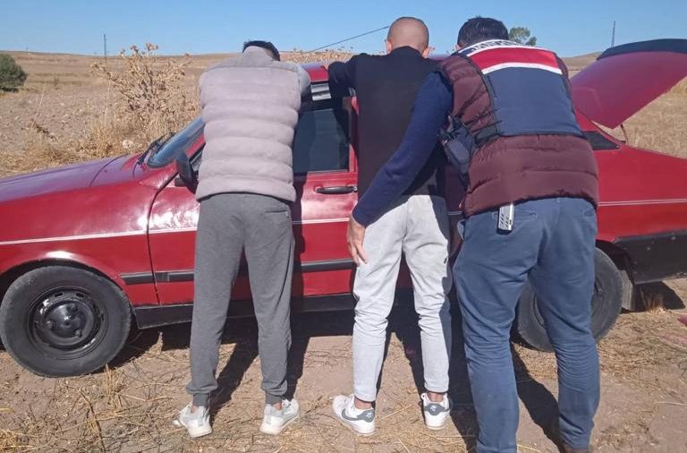 Yozgat İl Jandarma Komutanlığı ekipleri, uyuşturucu maddelerin ticaretini yapan suçlulara