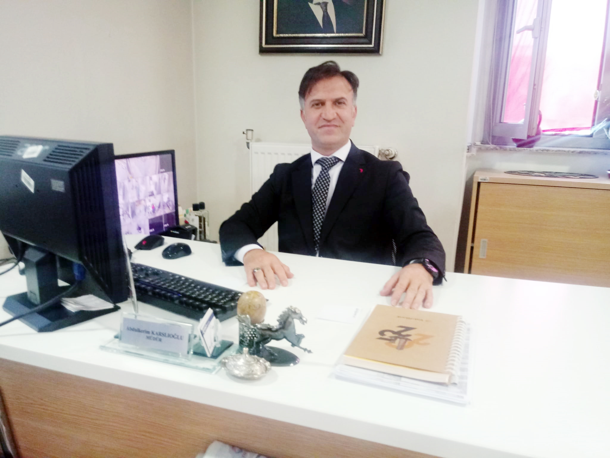 Yozgat’ta 2006 yılında Vakıfbank Şubesine memur olarak başlayan ve bir