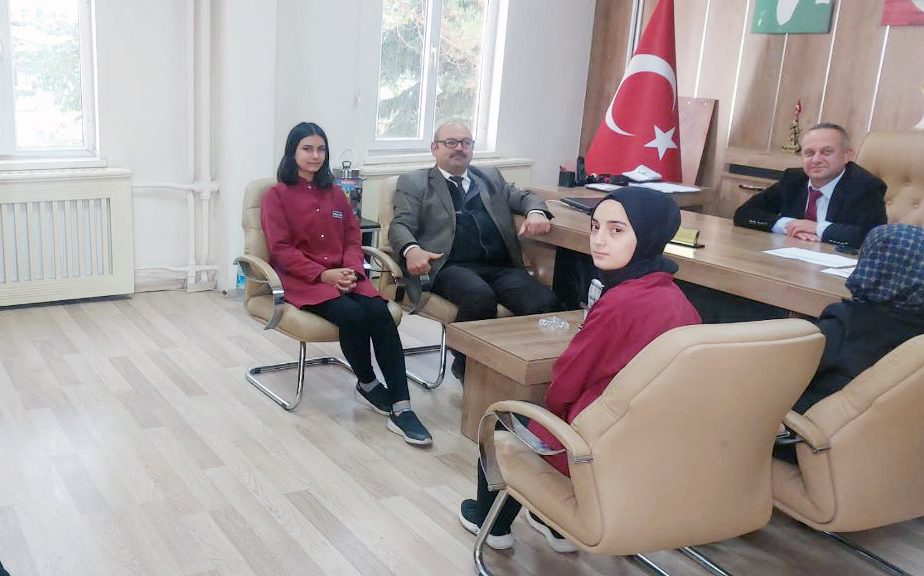 Sarıkaya Şehit Yıldız Gürsoy Mesleki ve Teknik Anadolu Lisesi öğrencileri