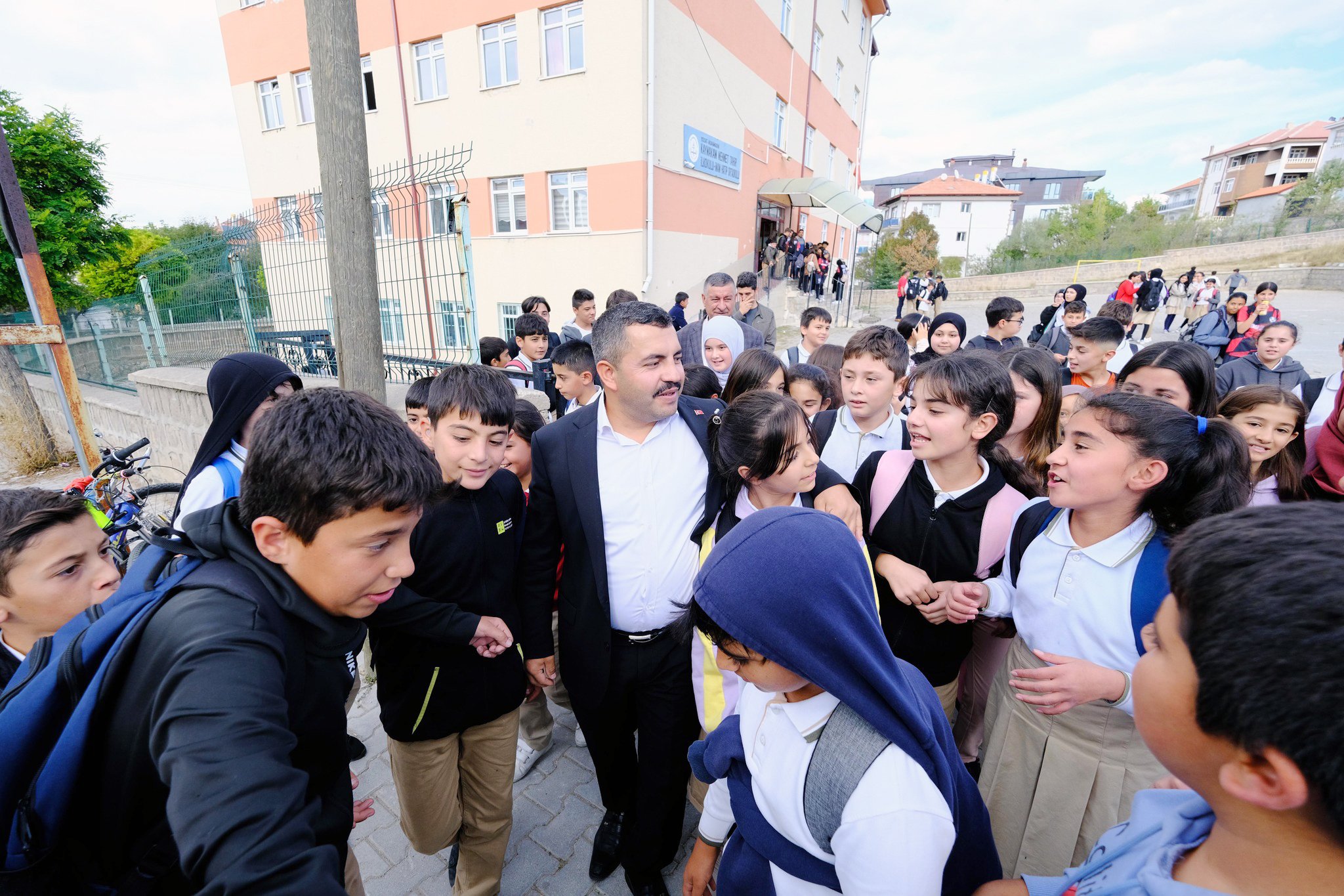 Akdağmadeni Belediye Başkanı Uzm.Dr. Nezih Yalçın, yeni eğitim öğretim yılının