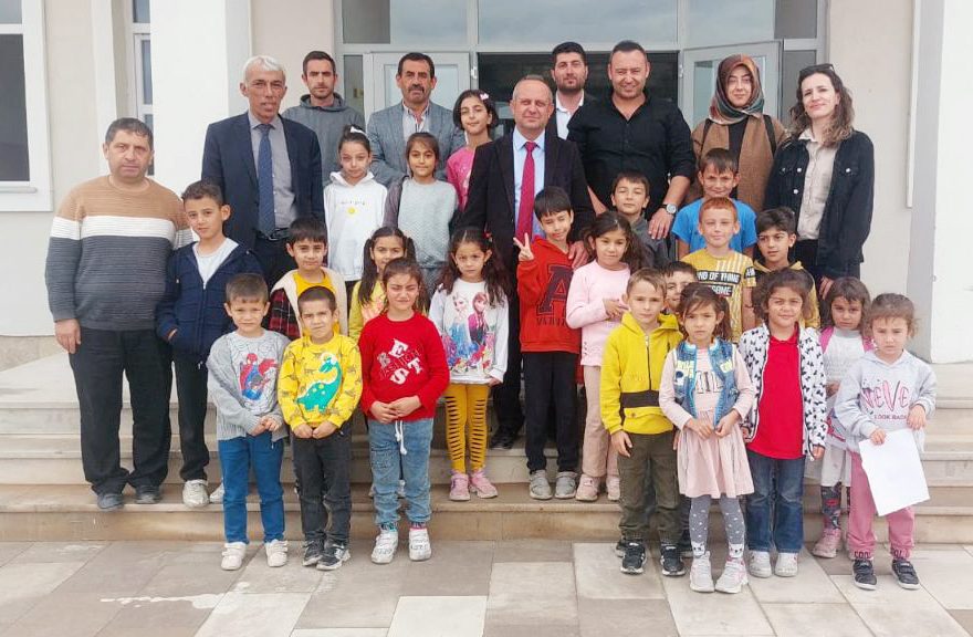 Sarıkaya İlçe Milli Eğitim Müdürü Cüneyt Yoldaş, okul ziyaretleri kapsamında