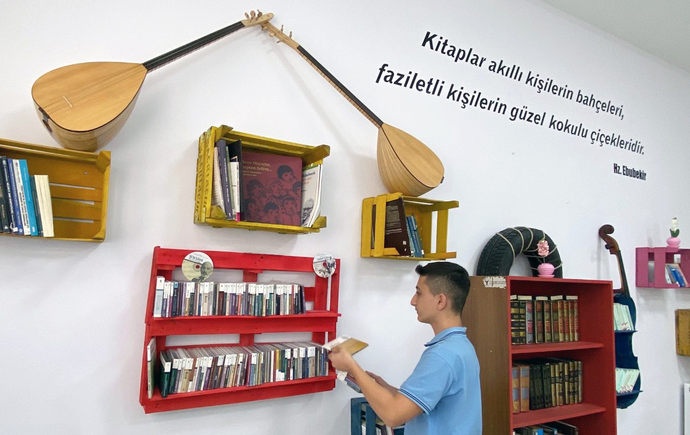 Yozgat Nida Tüfekçi Güzel Sanatlar Lisesi öğrencileri, öğretmen ve çalışanlarla