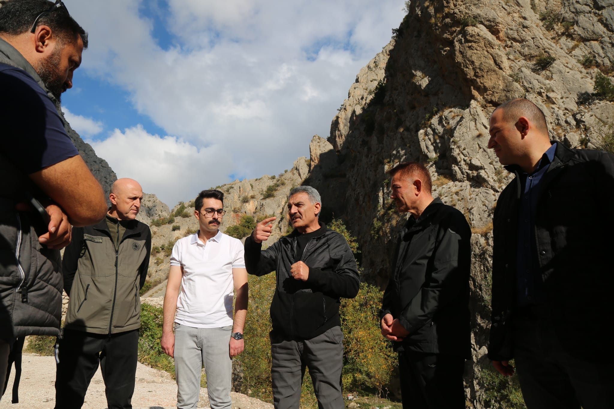 Kazankaya Köyünde vatandaşlarla da bir araya gelen Vali Özkan, samimi