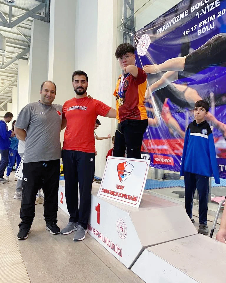 Yozgatlı Parayüzücü Muhammed Enes Sarı Bolu’nun ev sahipliğinde gerçekleştirilen Parayüzme