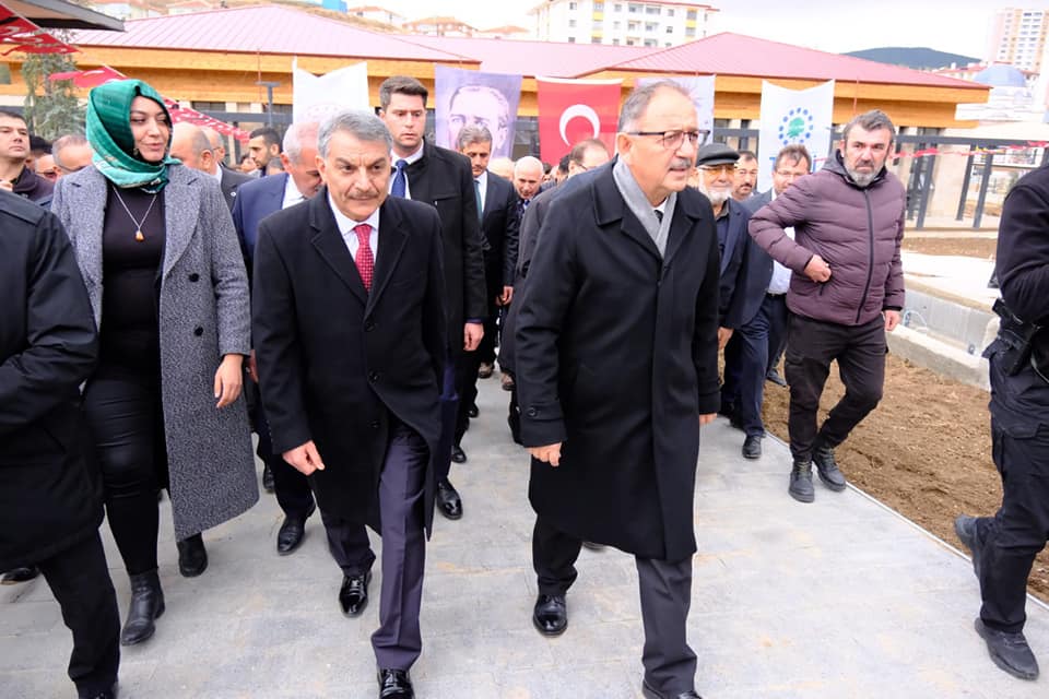 Bakan Özhaseki, belediye başkanları ile projeleri değerlendirdi