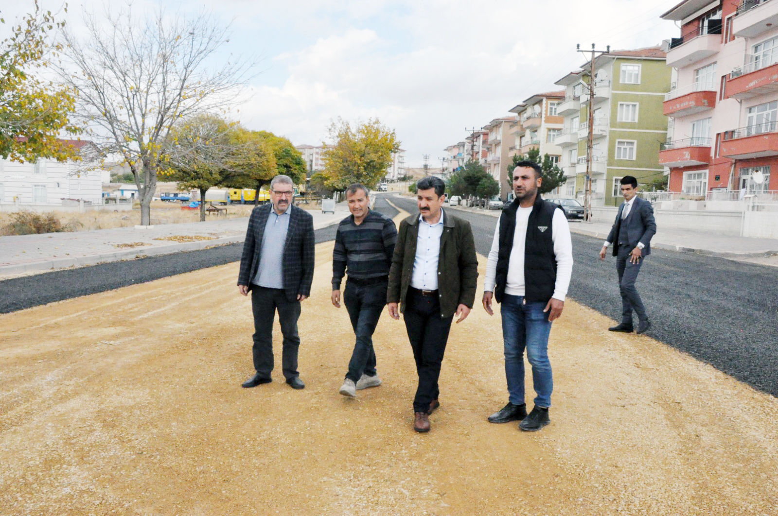 Yerköy Belediye Başkanı Ferhat Yılmaz, 100. Yıl Mahallesi'nde devam eden
