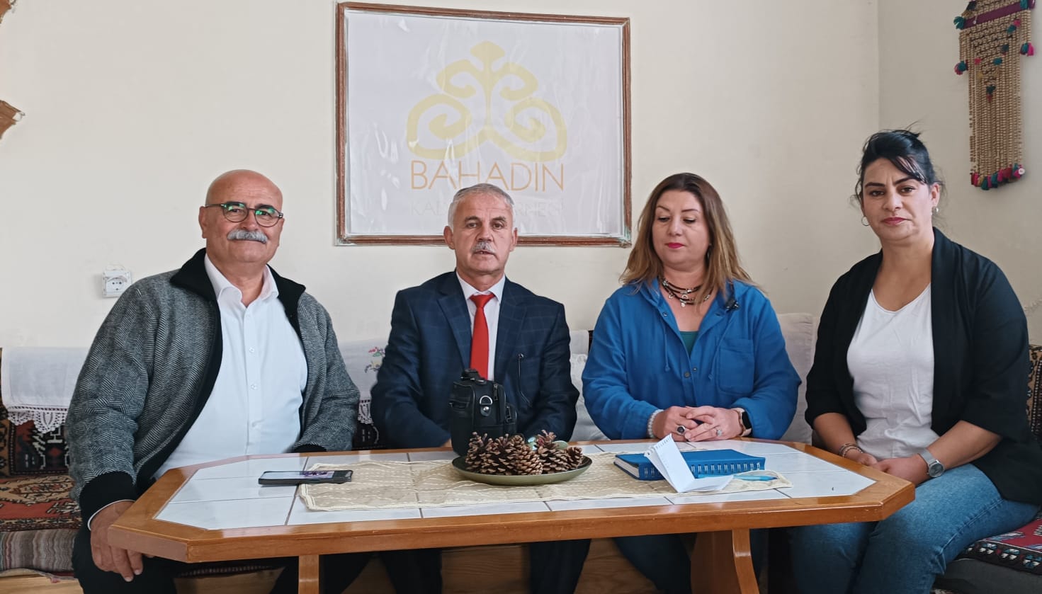 Doğup büyüdükleri kasabada, el birliği gönül birliği ruhuyla  bir