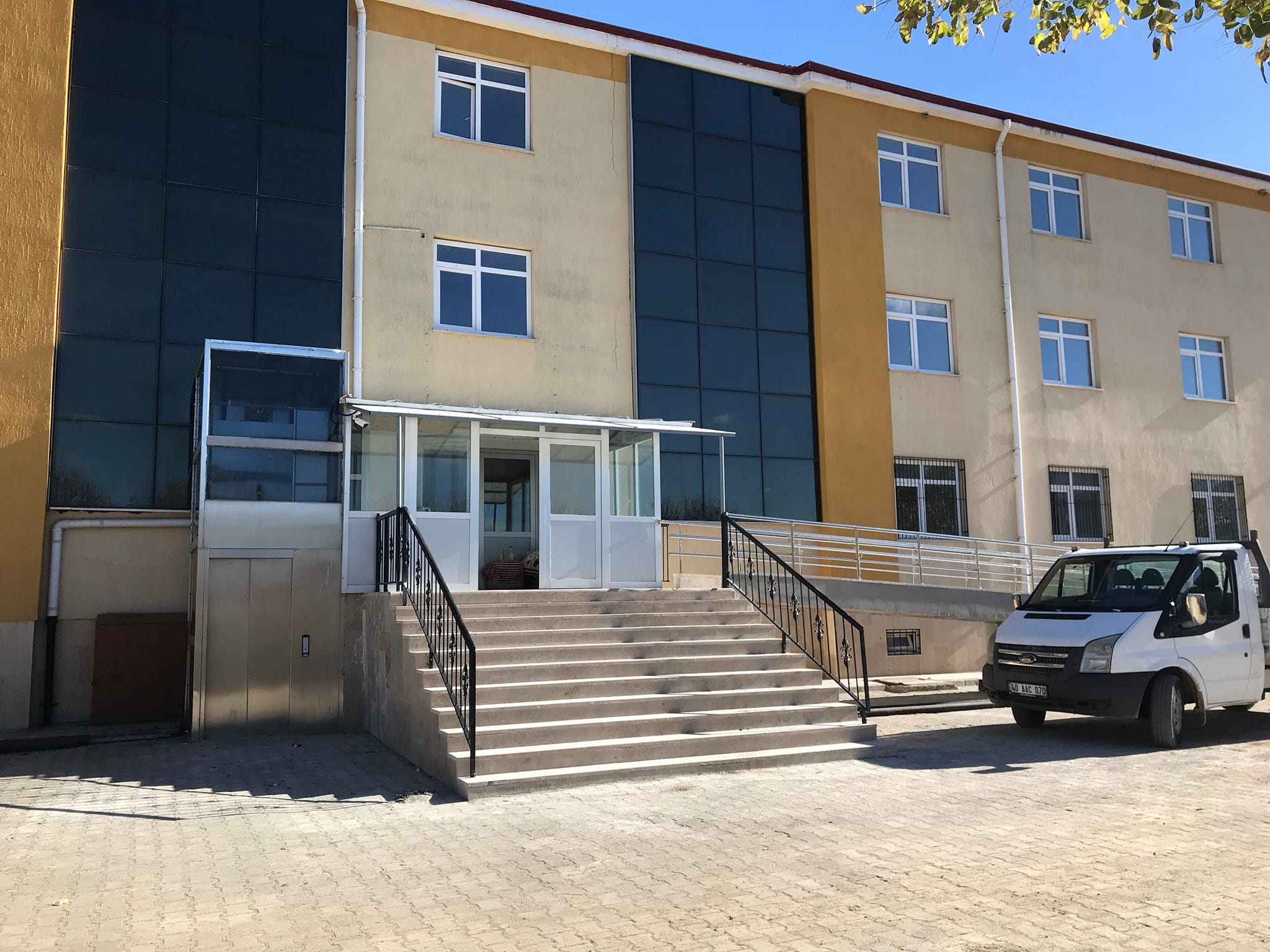 Akdağmadeni ilçesinde Huzurevi dönüşüm çalışmaları tamamlanarak yüklenici firma tarafından Yozgat