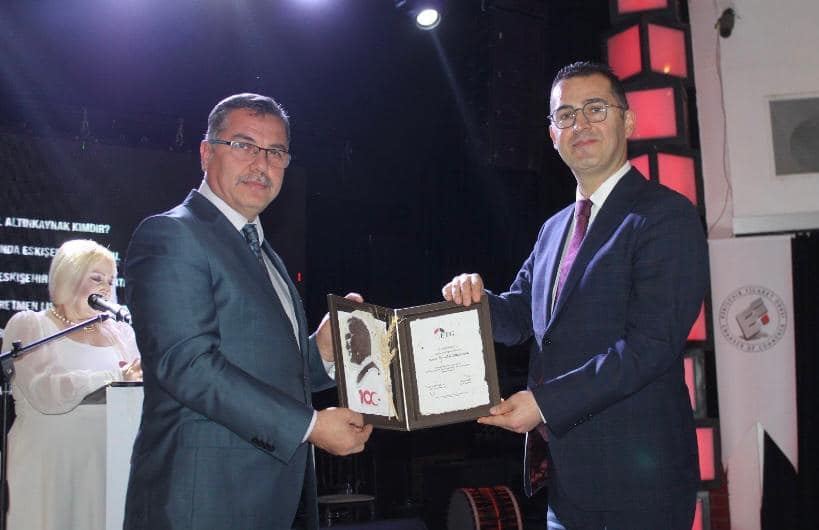 İl Müdürü Altınkaynak’a ‘Yılın Bürokratı’ ödülü