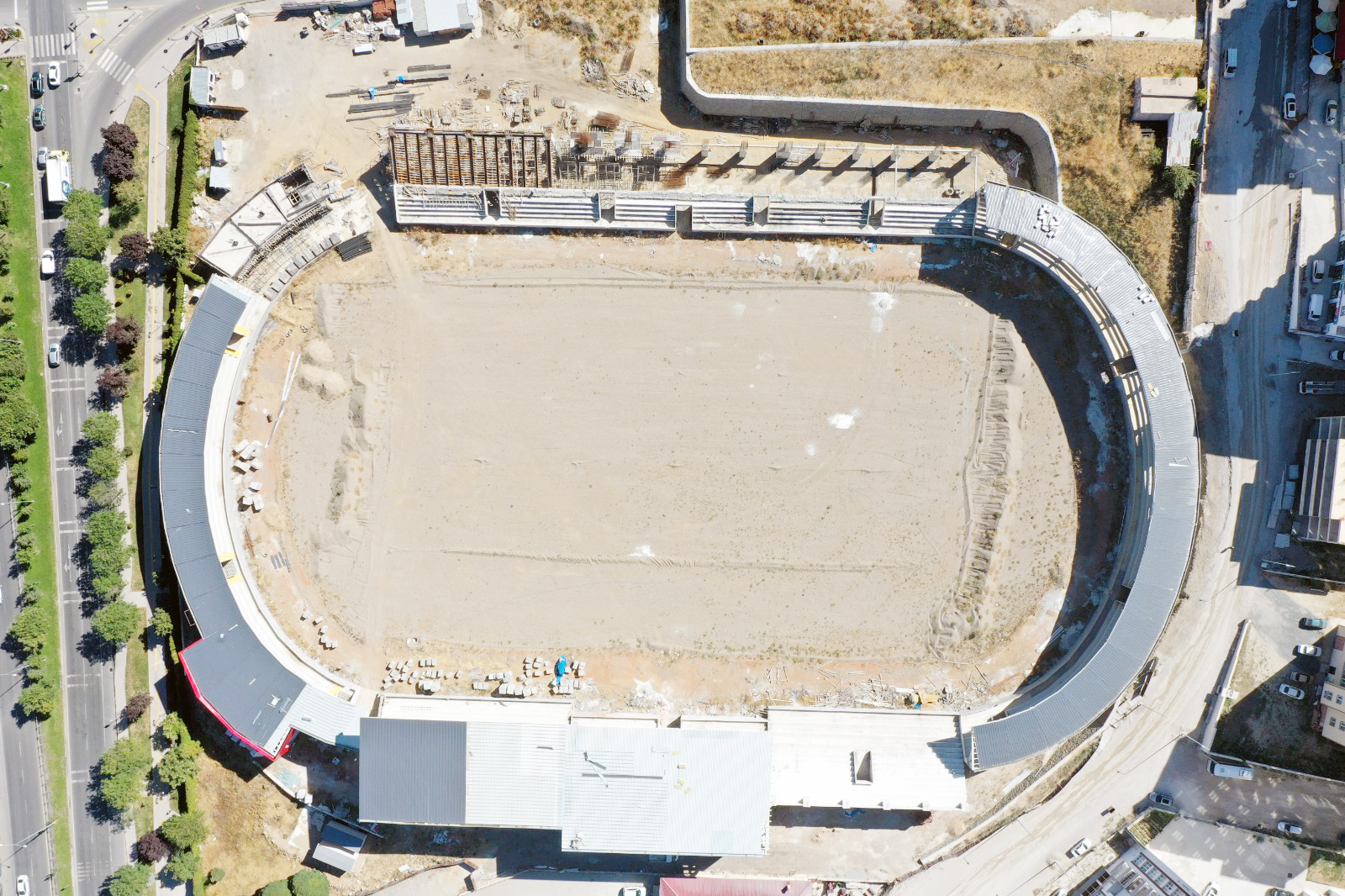 2021 yılında yıkılarak yerine yeni bir stat yapılması için temeli