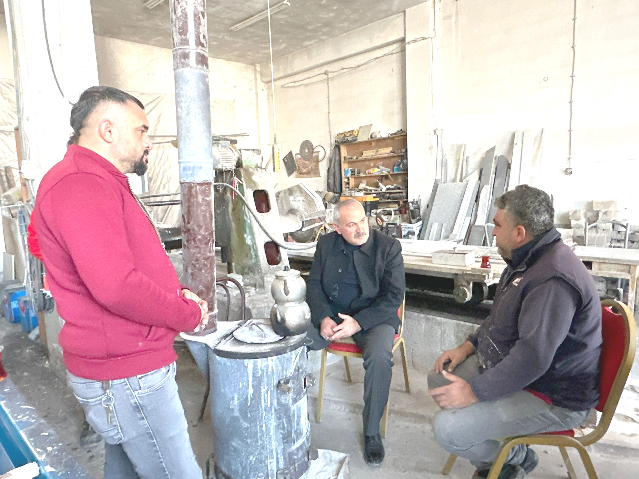 Boğazlıyan Belediye Başkanı Gökhan Coşar, ilçedeki esnafı ziyaret ederek işleri