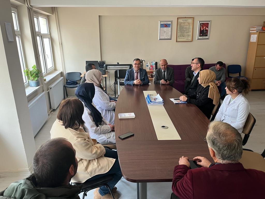 Yozgat İl Milli Eğitim Müdürü İsmail Altınkaynak, beraberinde Şube Müdürü