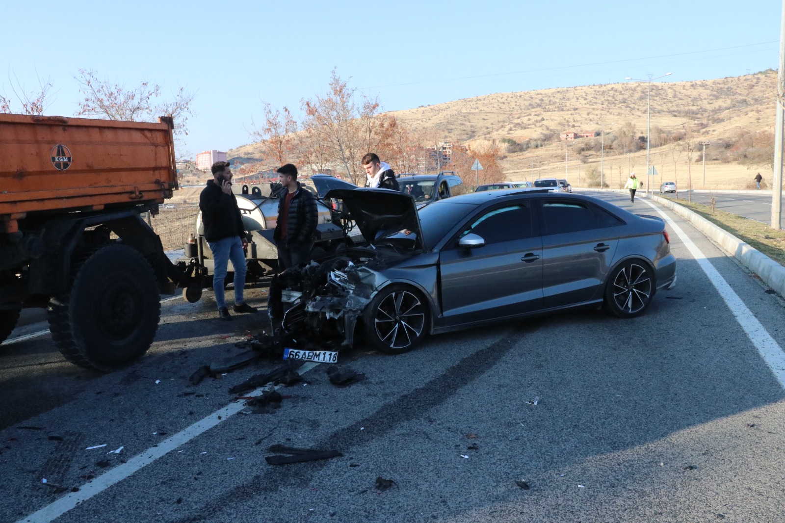 Yozgat’ta meydana gelen ve 5 aracın karıştığı zincirleme trafik kazasında