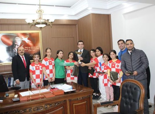Okul Sporları Küçük Kızlar grubunda İl birincisi olarak bölge yarışmalarına
