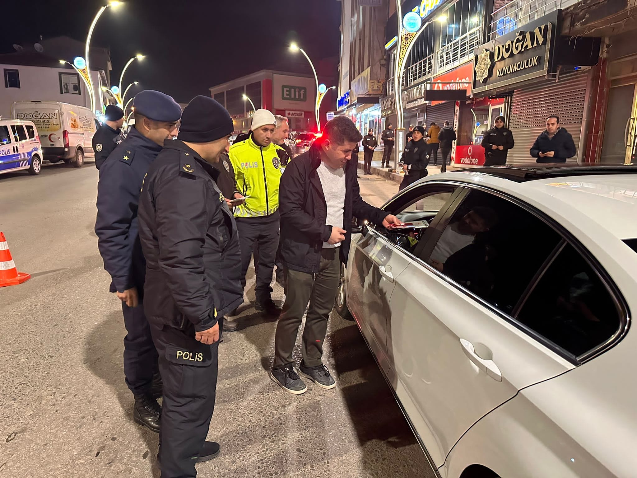 Sarıkaya Kaymakamı Ahmet Nuri Demir, ilçe genelinde gerçekleştirilen Şok Huzur