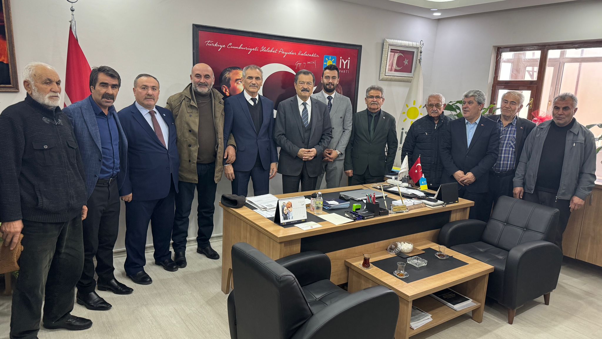 İYİ Parti Yozgat Milletvekili Lütfullah Kayalar, partisinin Yozgat İl Başkanlığında