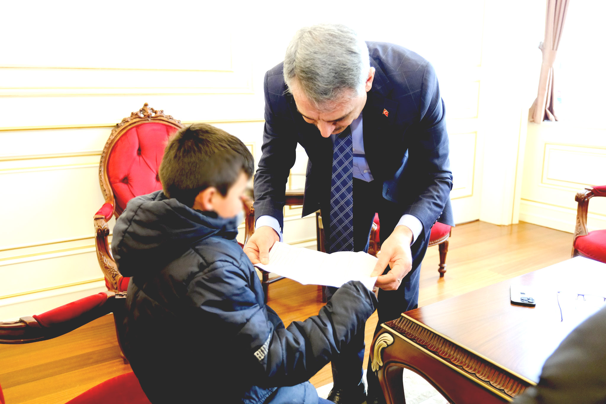 Yozgat Valisi Mehmet Ali Özkan, halkla doğrudan iletişim kurarak sorunları