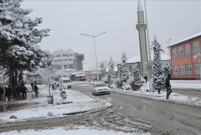 Yozgat'ta mevsim normallerinin üzerinde seyreden sıcak havaların yerini beklenen kar