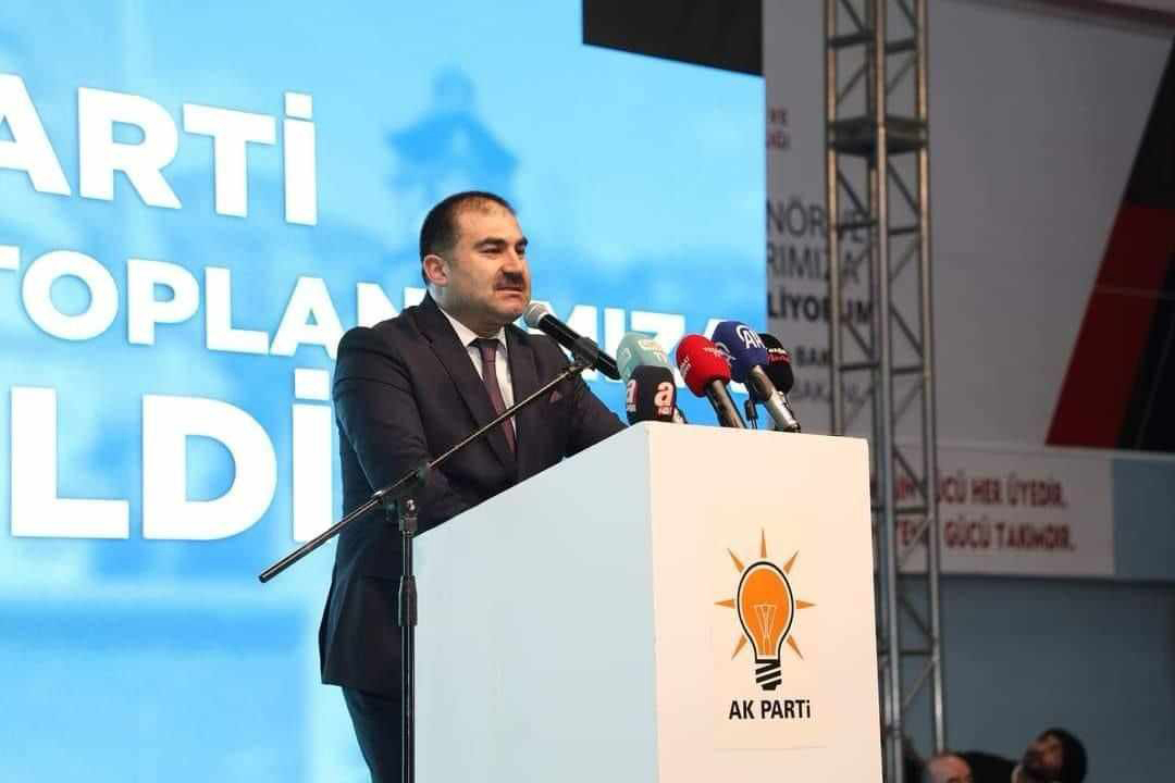 AK Parti yoğun katılımlı toplantıda adaylarını tanıttı