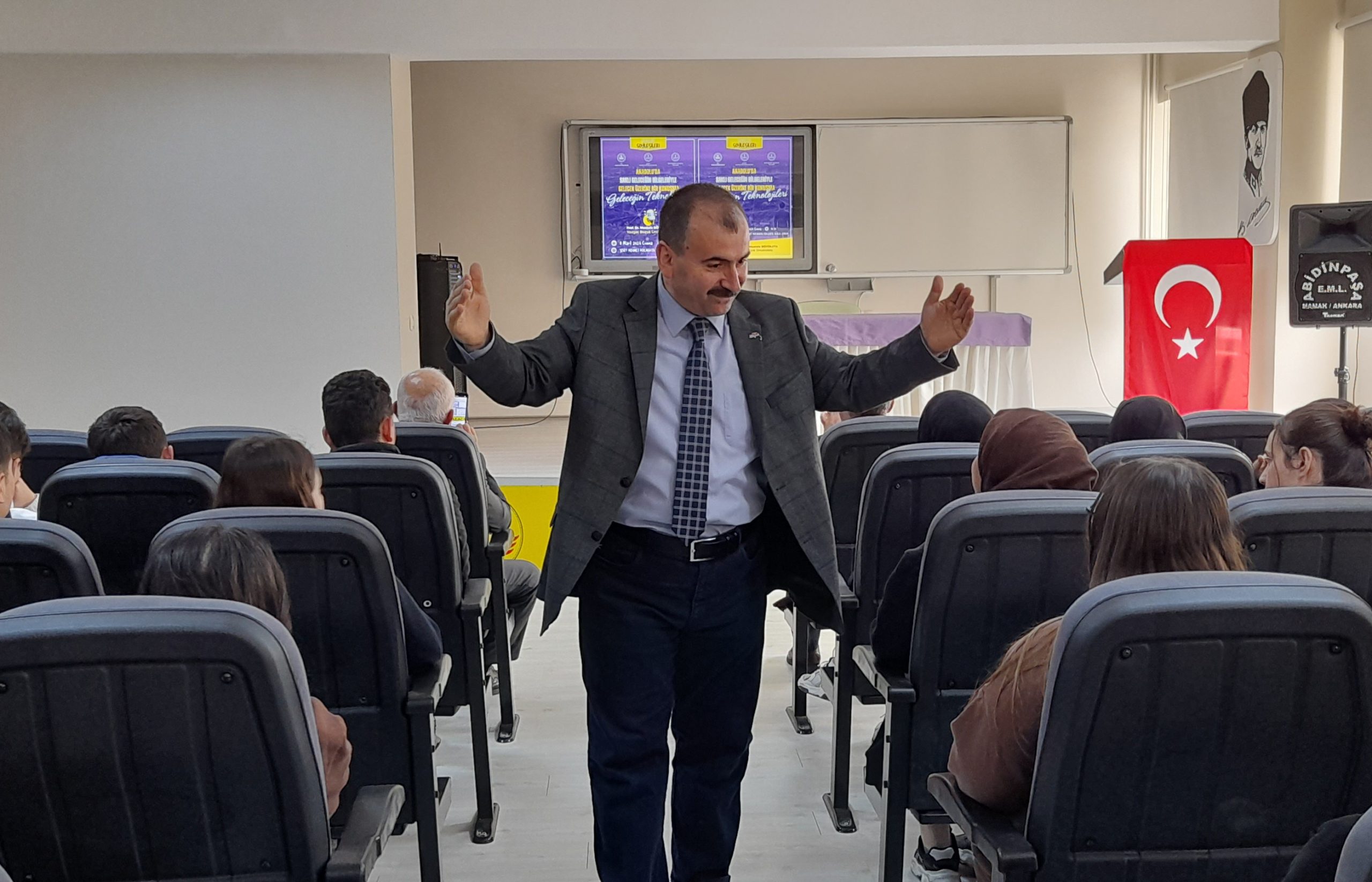 Çorum’un Alaca ilçesinde Şehit Mehmet Kocakaya Fen Lisesi’nin öğrencileriyle bir
